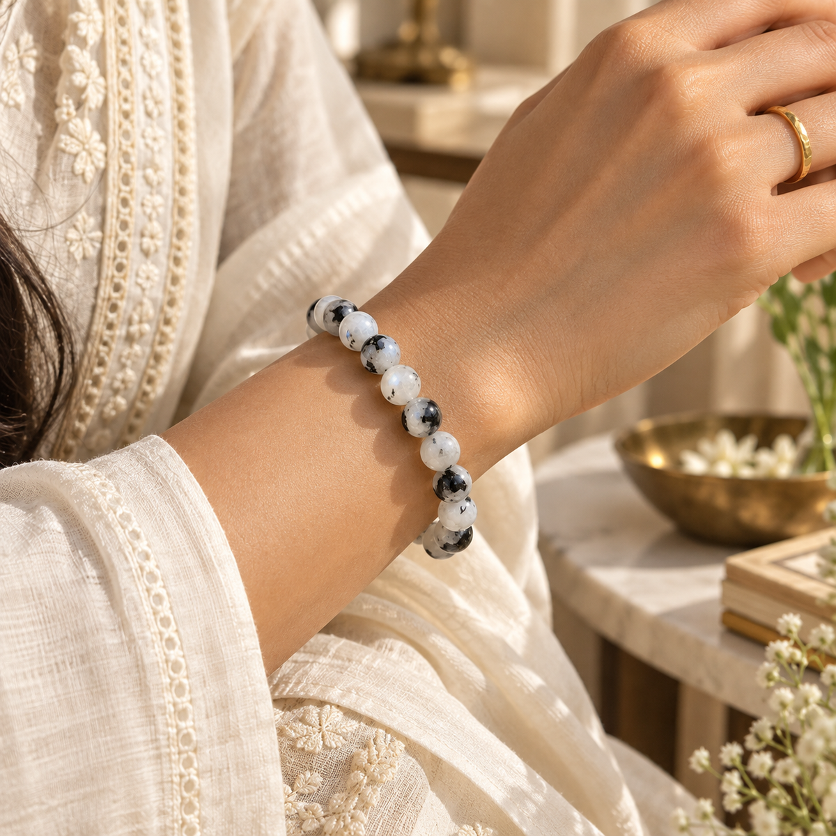 Natural Rainbow Moonstone Bracelet – Intuition, New Beginnings & Inner Glow